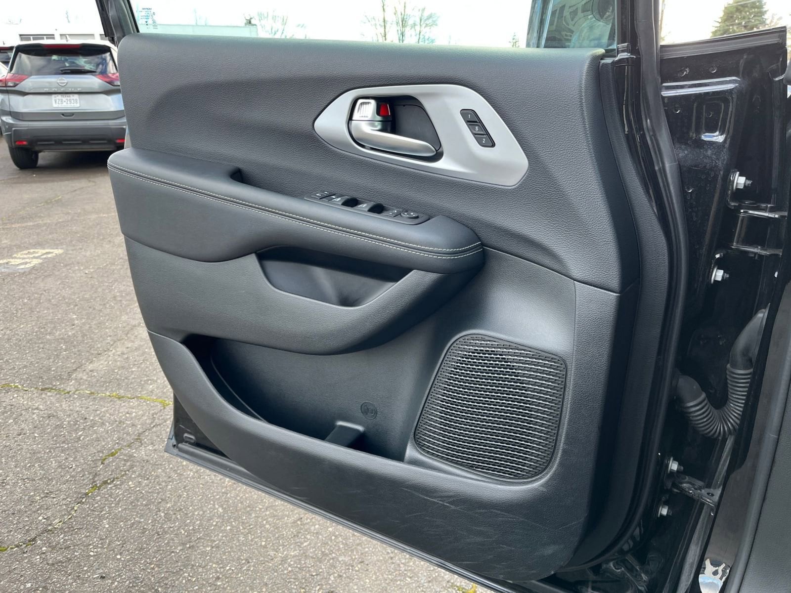 Thumbnail: 2025 Chrysler Pacifica - 18