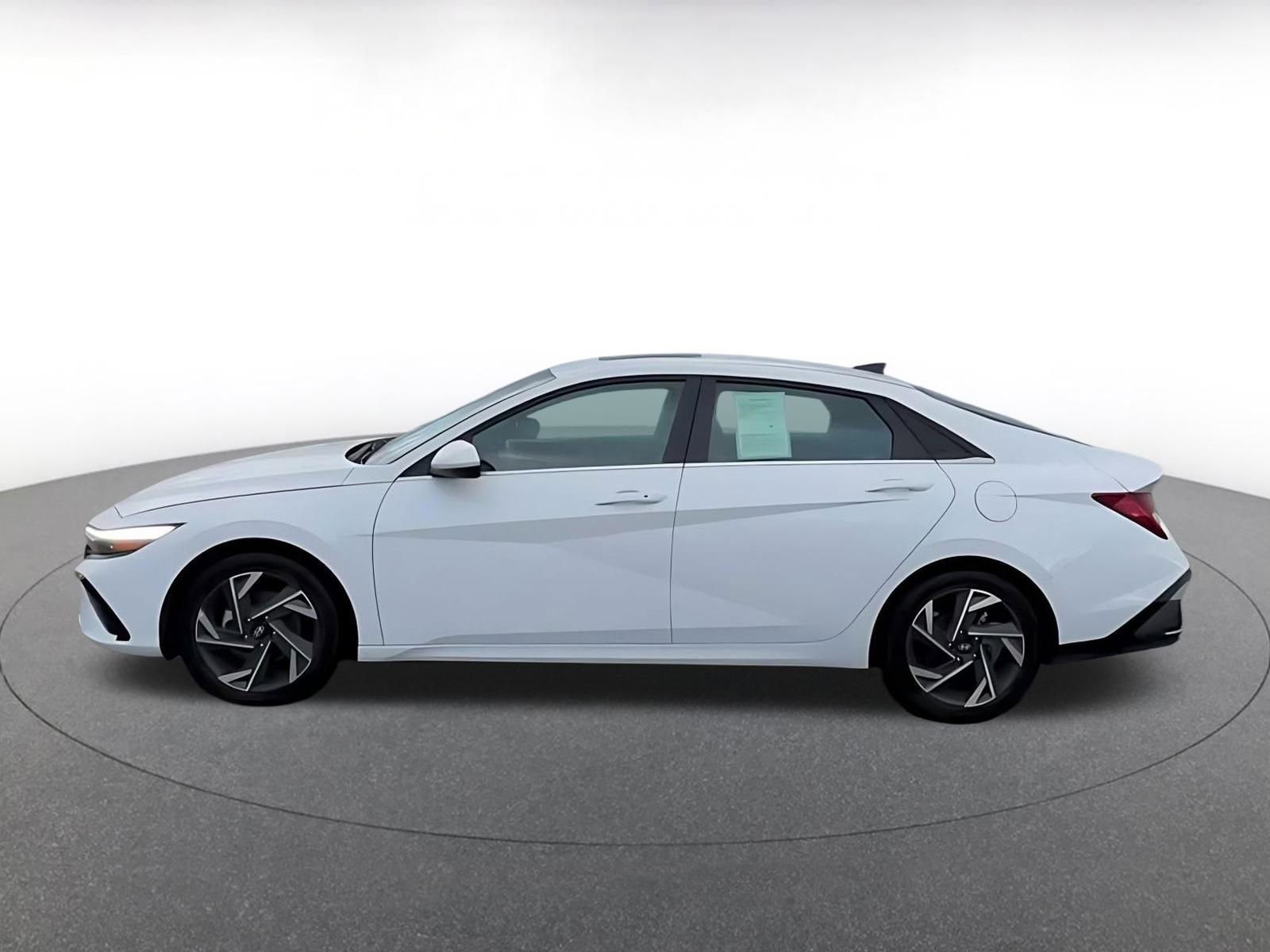 Thumbnail: 2025 Hyundai Elantra - 10