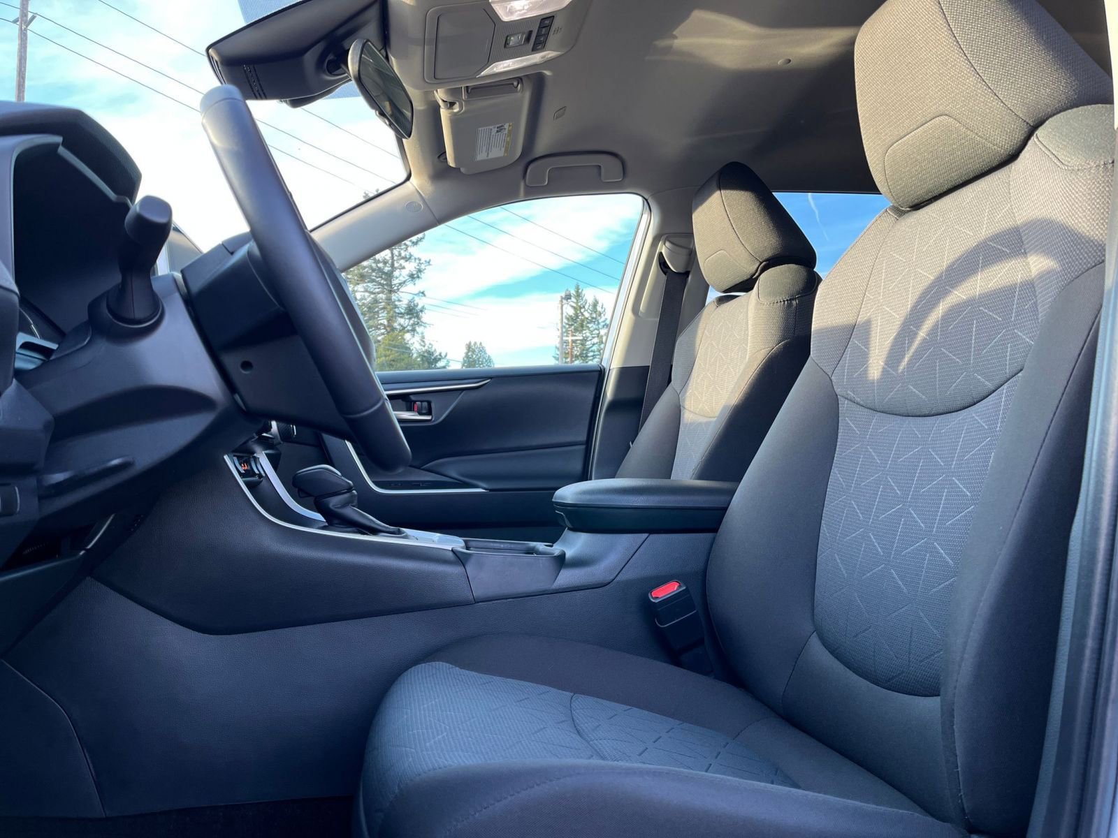 Thumbnail: 2025 Toyota RAV4 - 28