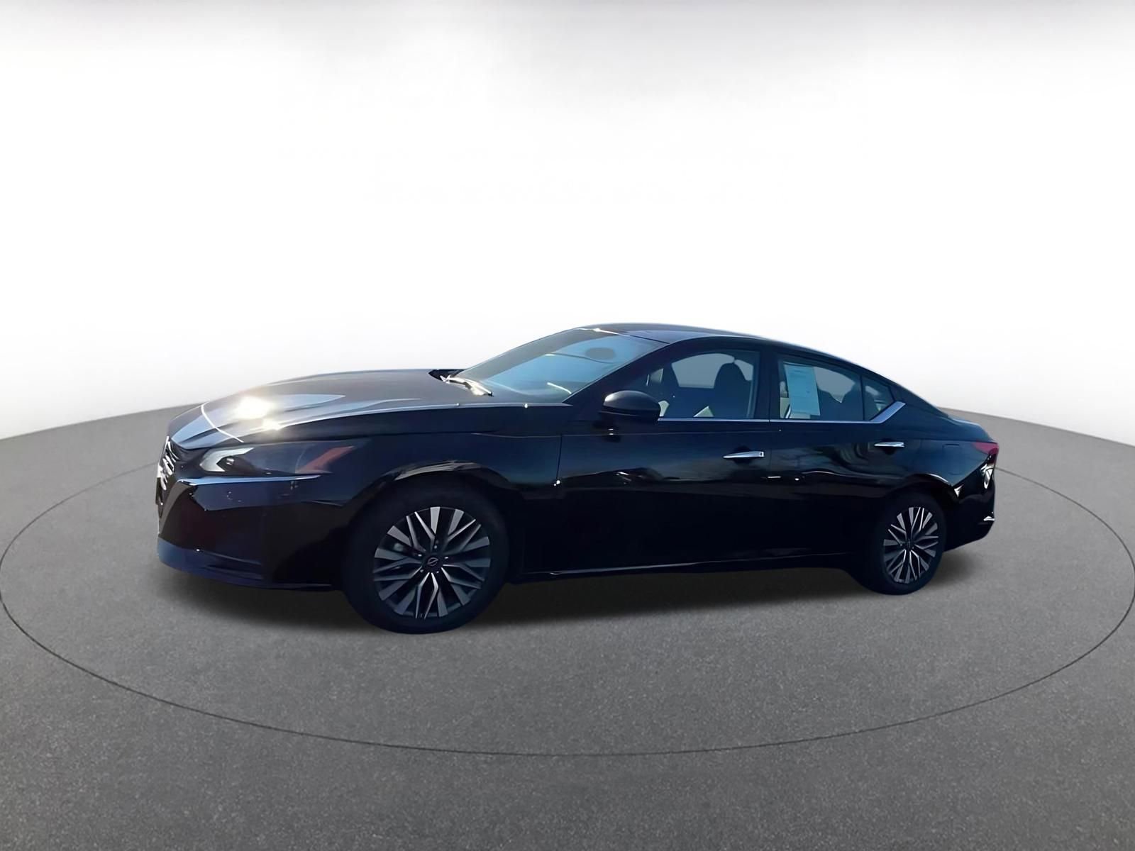 Thumbnail: 2025 Nissan Altima - 8