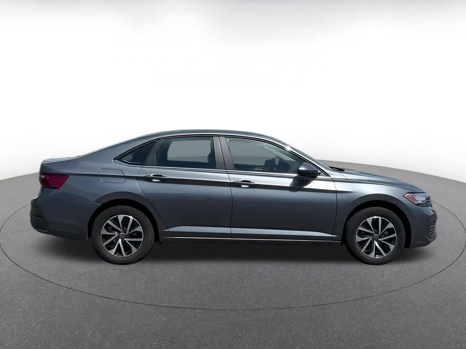 Thumbnail: 2024 Volkswagen Jetta - 16
