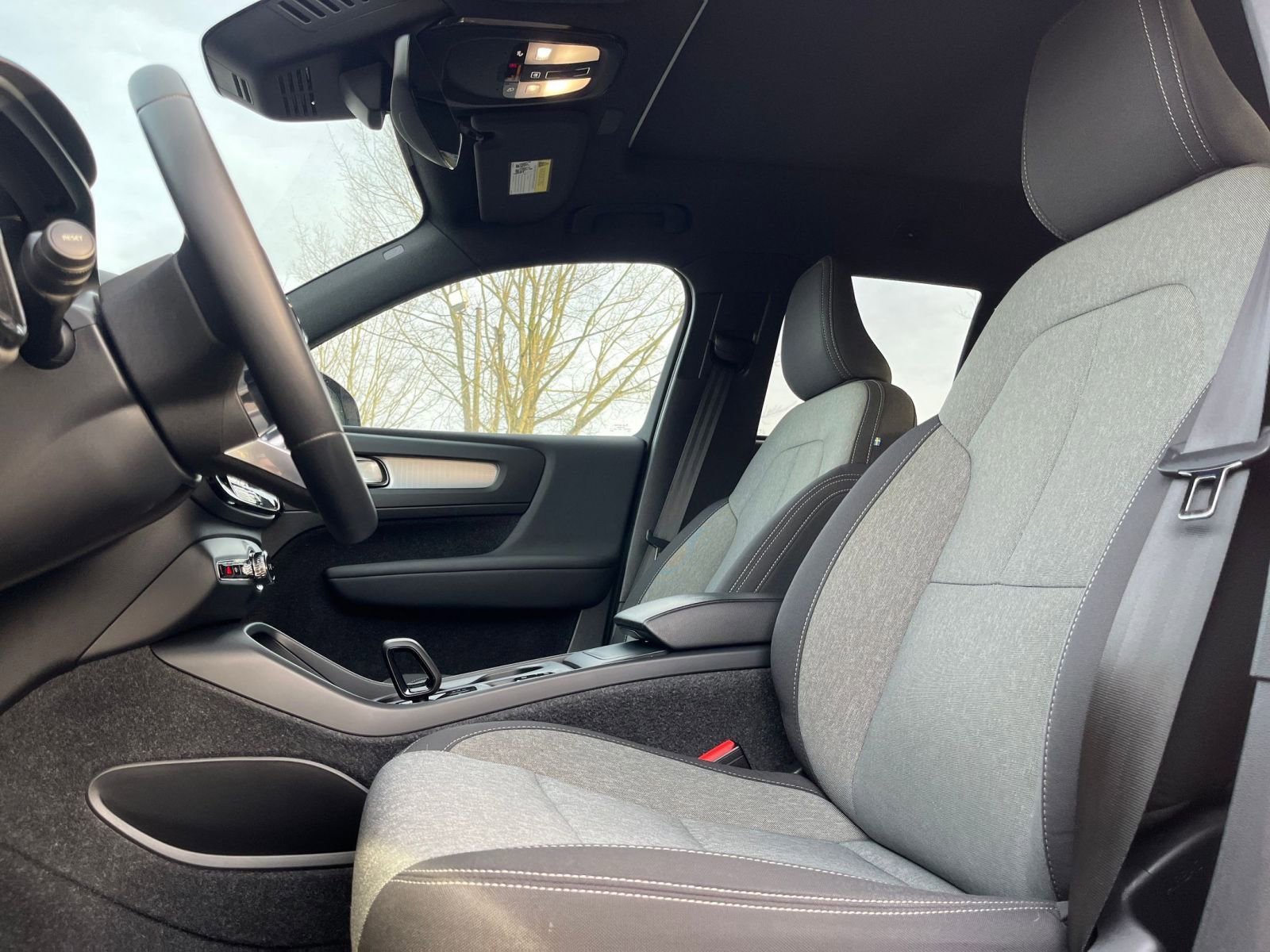 Thumbnail: 2024 Volvo XC40 - 33