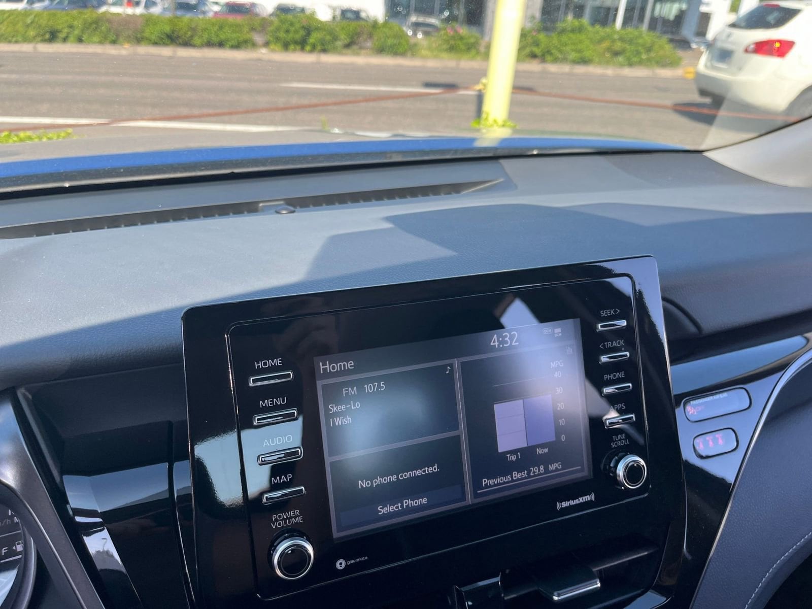2024 Toyota Camry SE 18