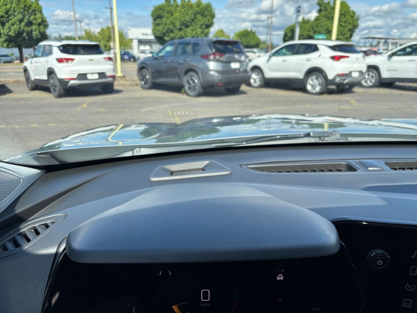 Thumbnail: 2025 Chevrolet Trax - 33