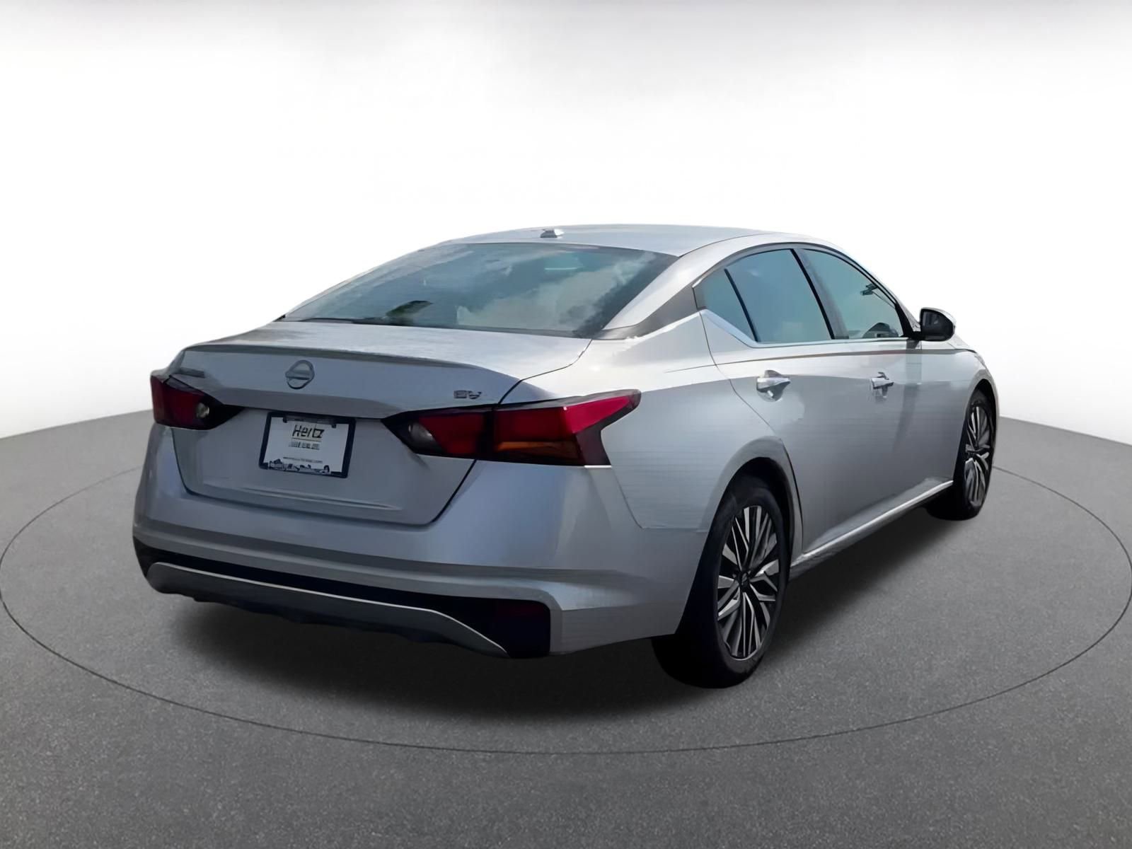 Thumbnail: 2023 Nissan Altima - 10