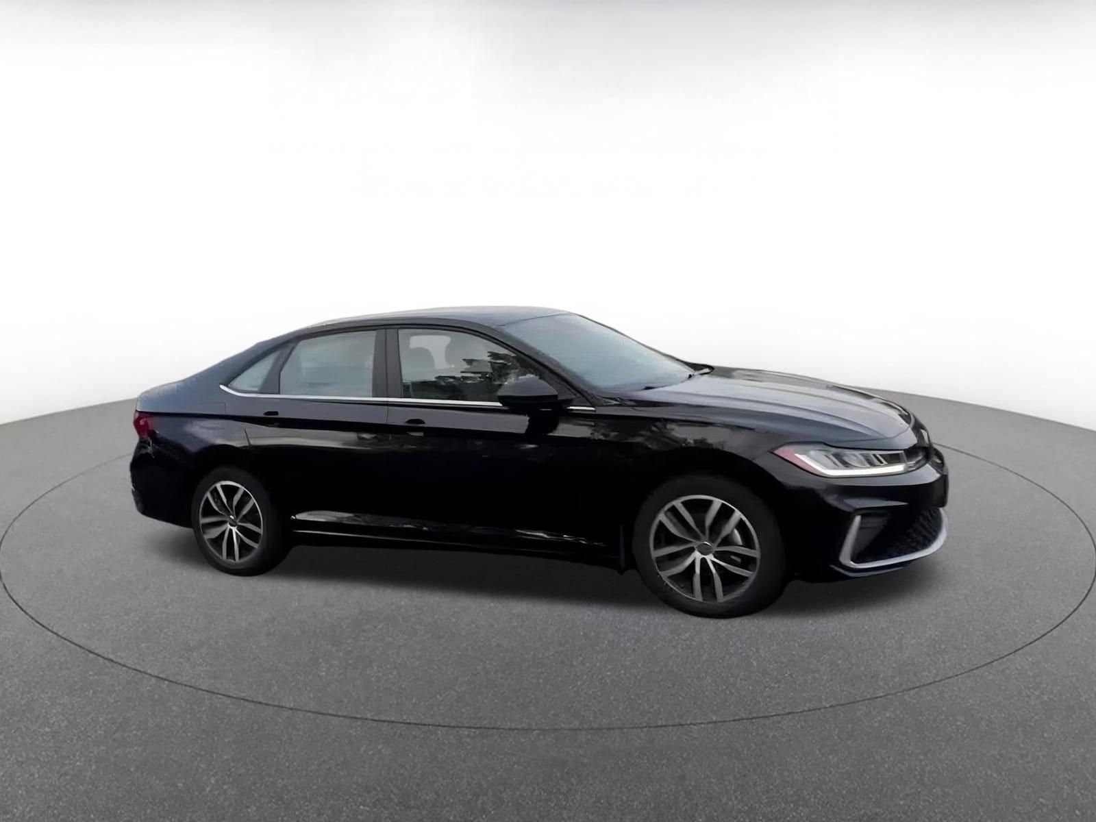 Thumbnail: 2025 Volkswagen Jetta - 2