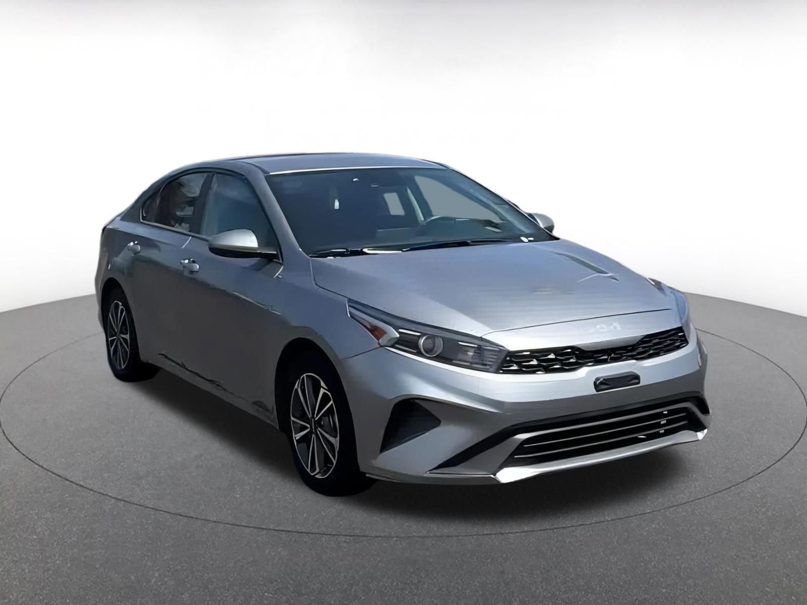 Thumbnail: 2023 Kia Forte - 3