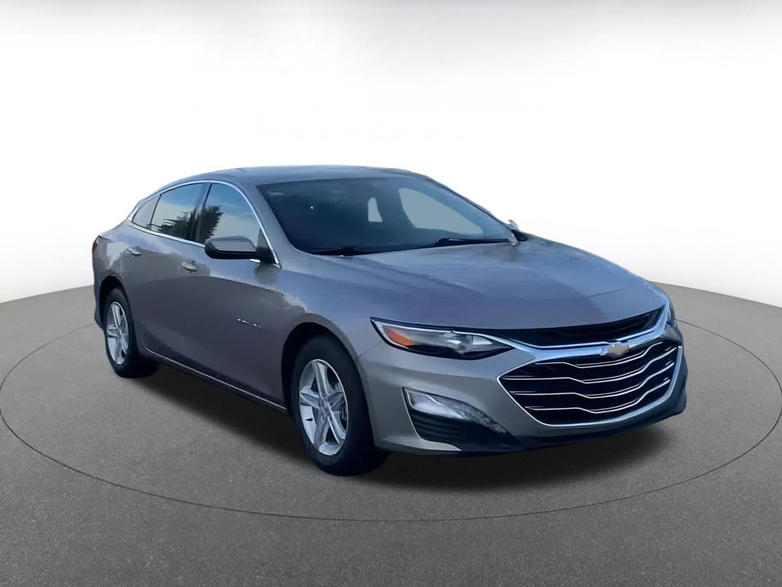 Thumbnail: 2023 Chevrolet Malibu - 3