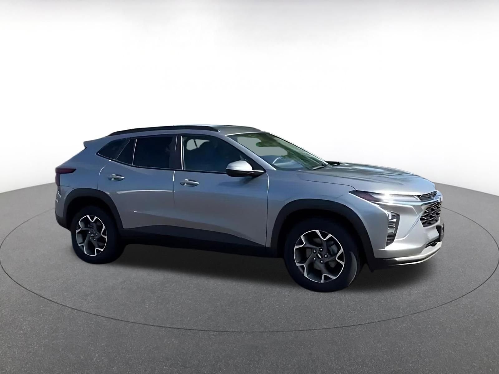 Thumbnail: 2025 Chevrolet Trax - 2