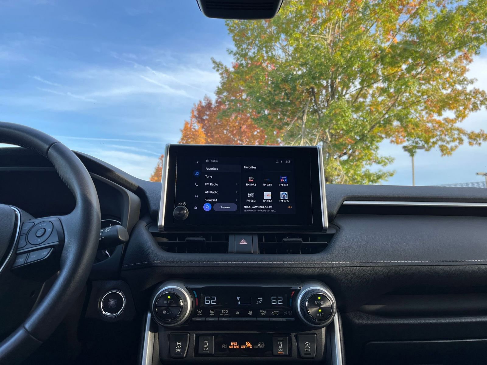 Thumbnail: 2025 Toyota RAV4 - 21