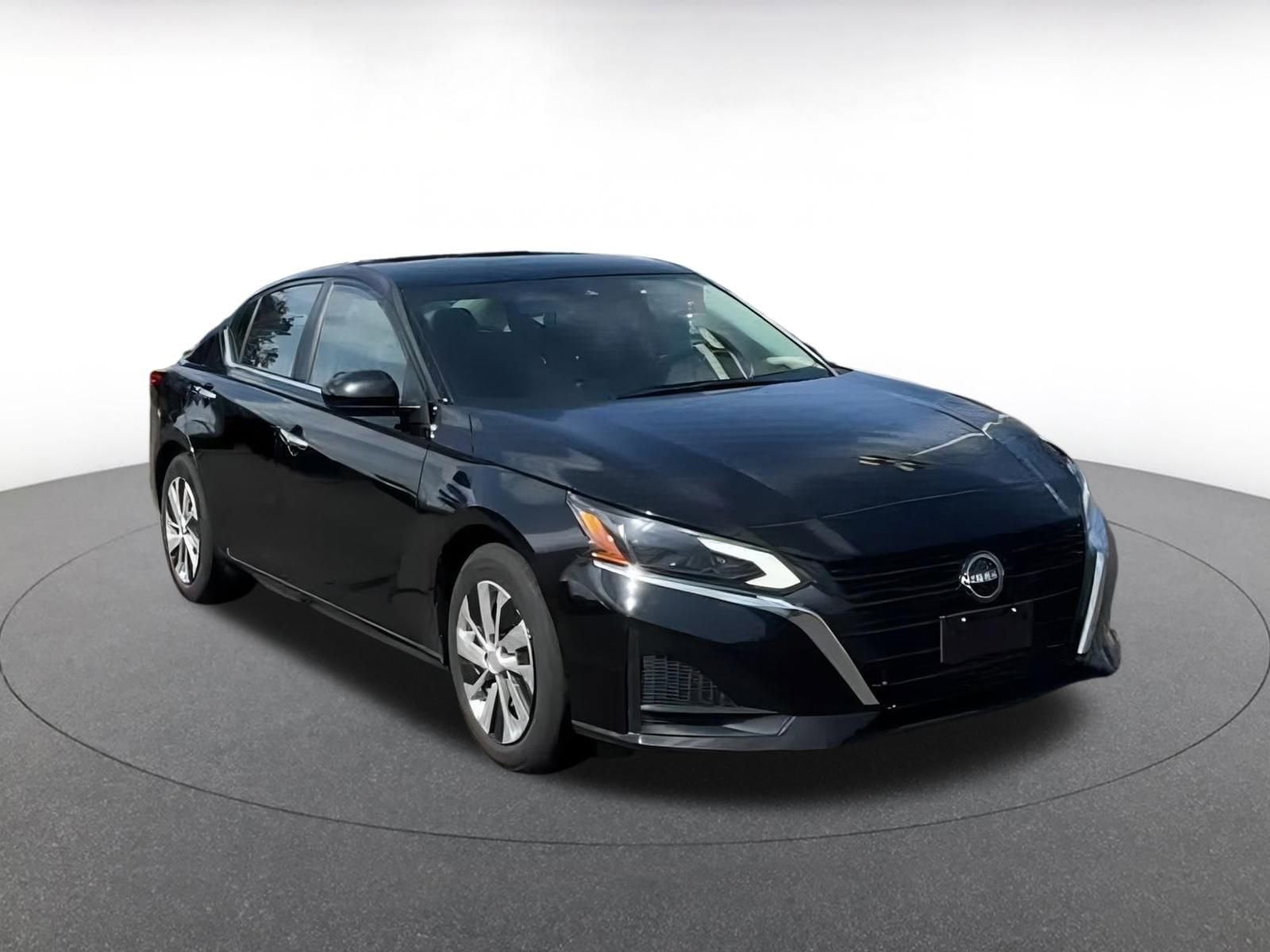 Thumbnail: 2023 Nissan Altima - 3