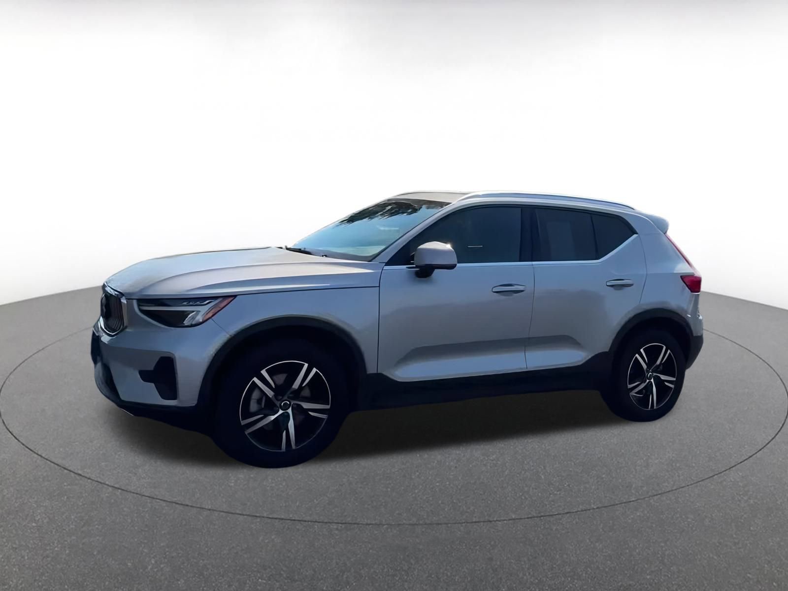 Thumbnail: 2024 Volvo XC40 - 8