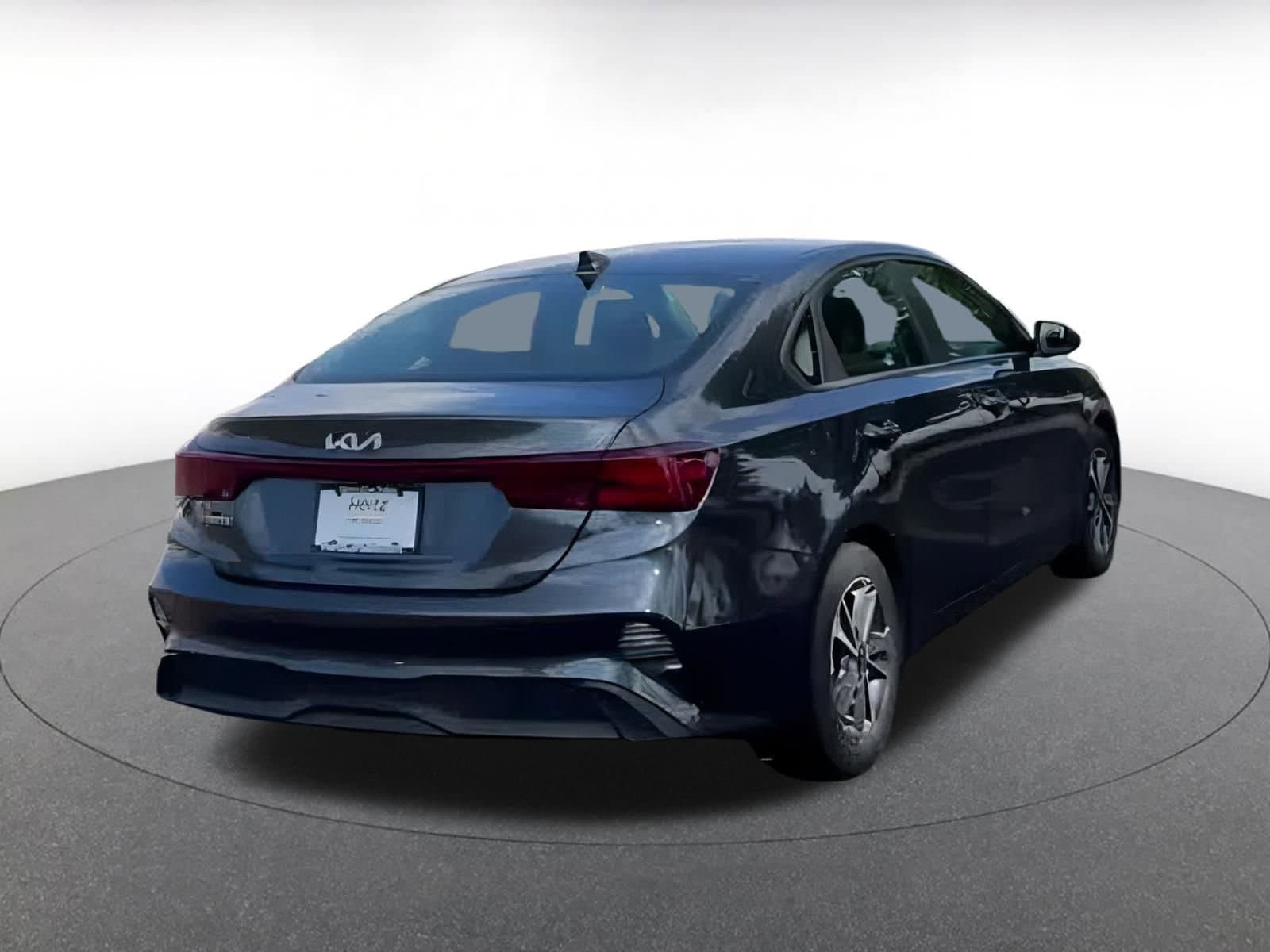 Thumbnail: 2024 Kia Forte - 16