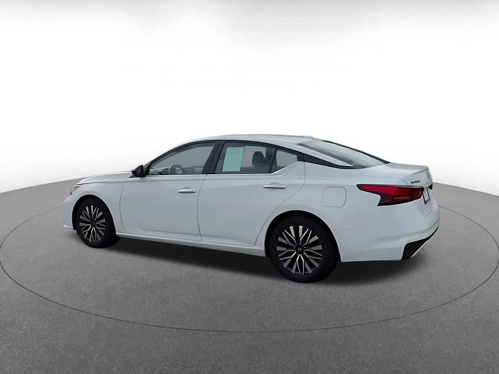 Thumbnail: 2025 Nissan Altima - 9