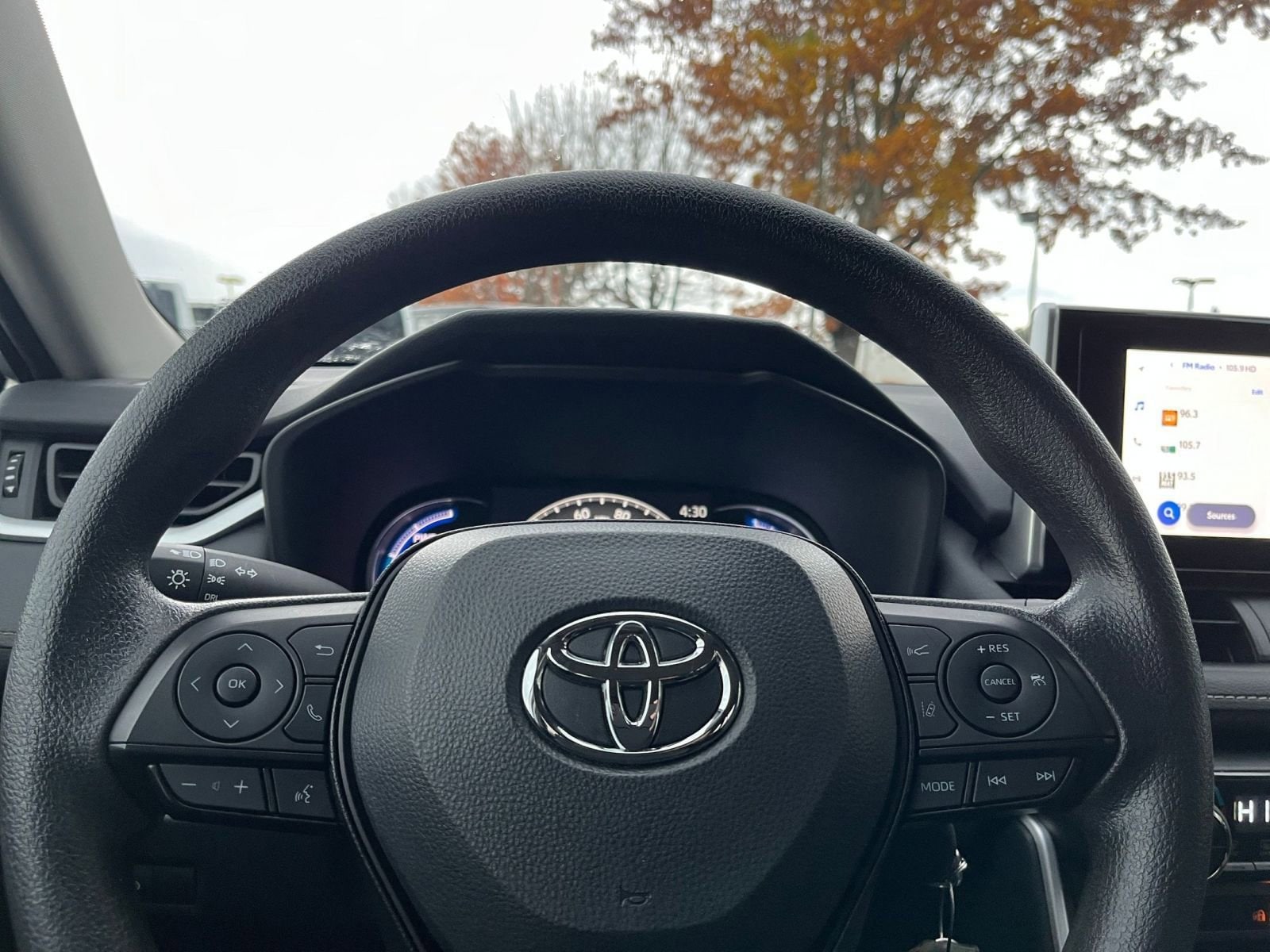 Thumbnail: 2025 Toyota RAV4 - 25