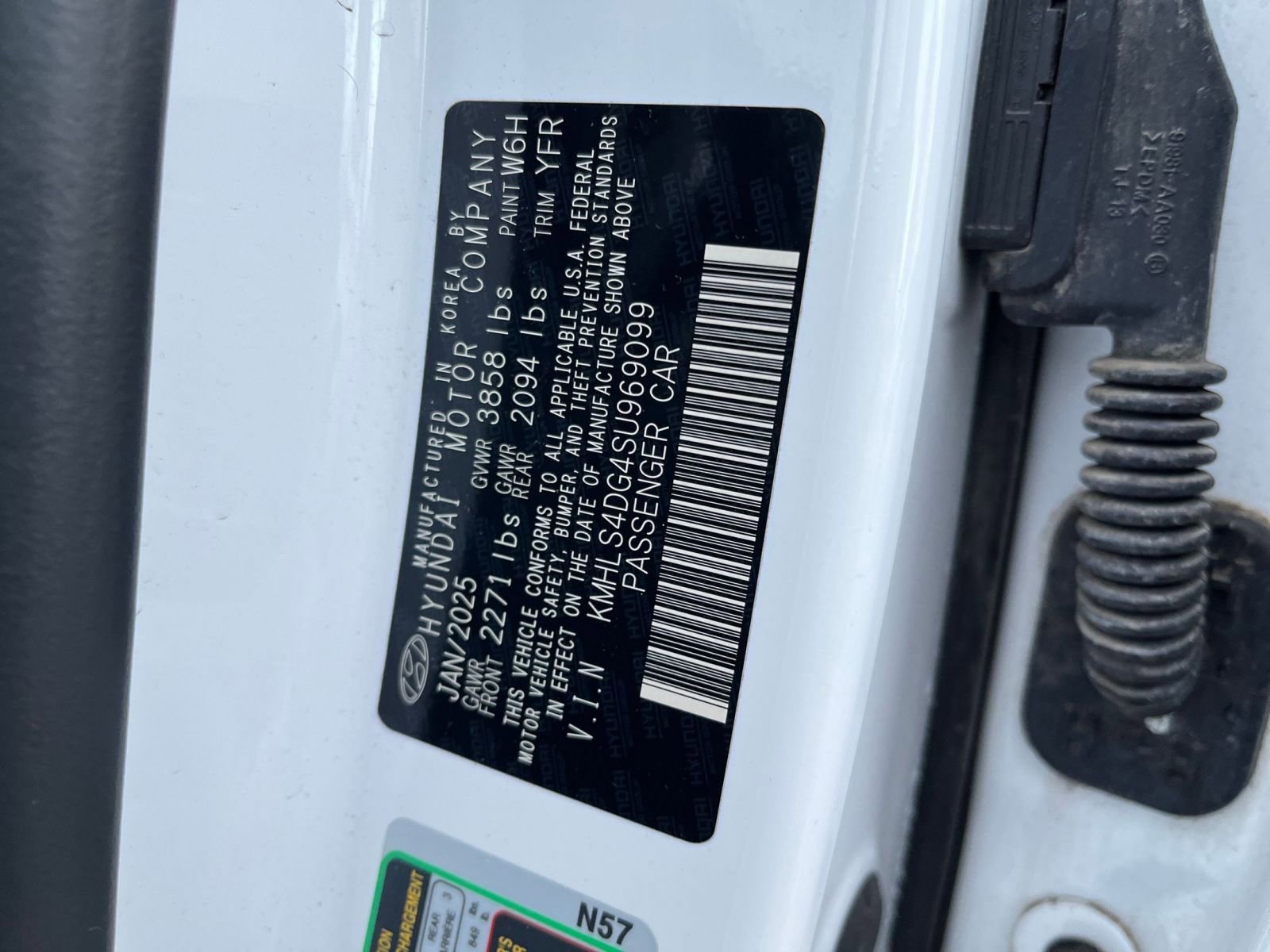 Thumbnail: 2025 Hyundai Elantra - 30