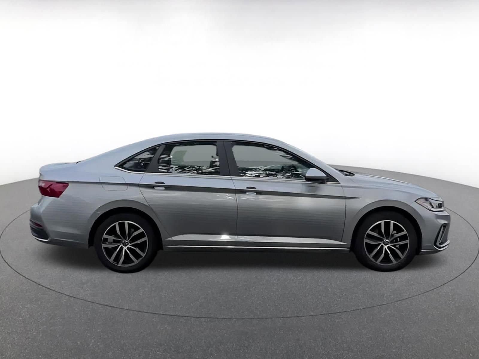 Thumbnail: 2025 Volkswagen Jetta - 15