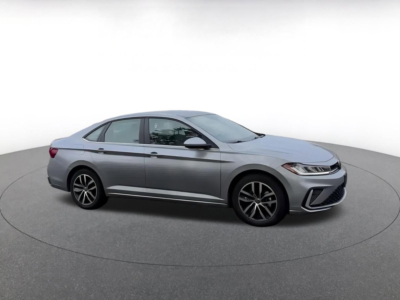 Thumbnail: 2025 Volkswagen Jetta - 2