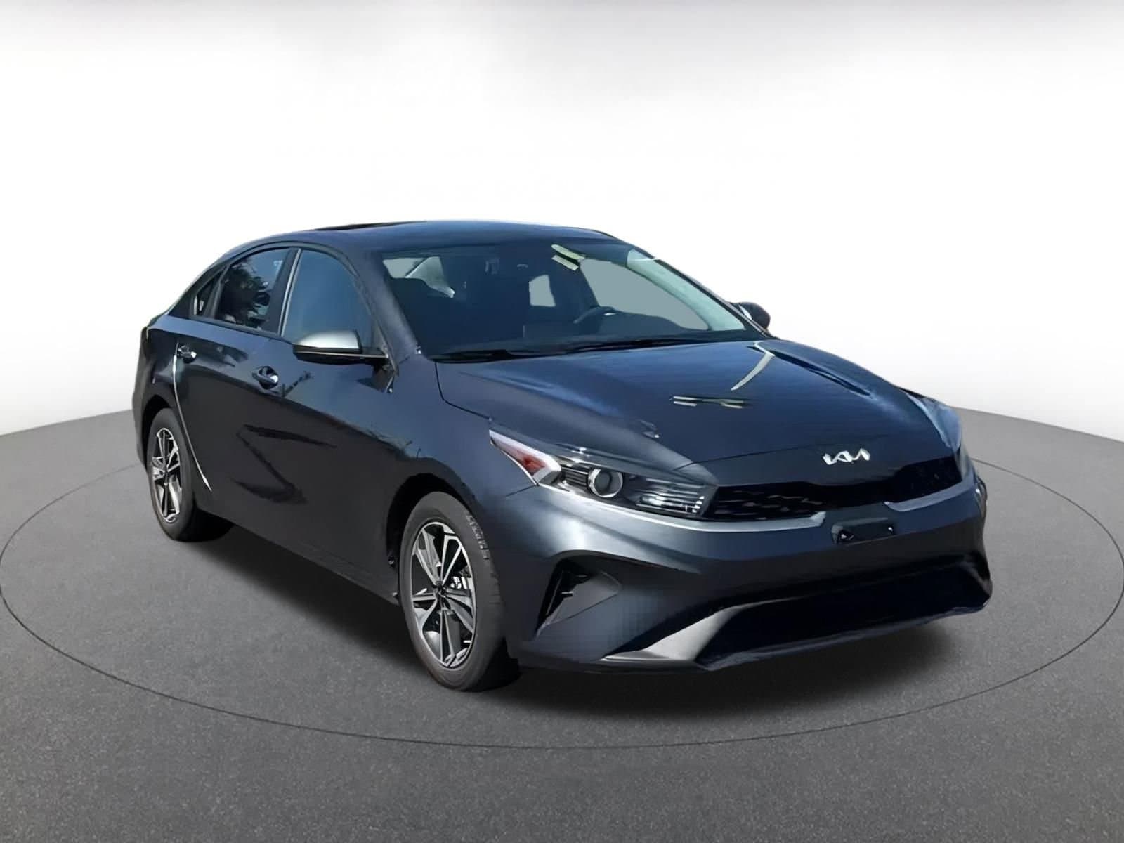 Thumbnail: 2024 Kia Forte - 3