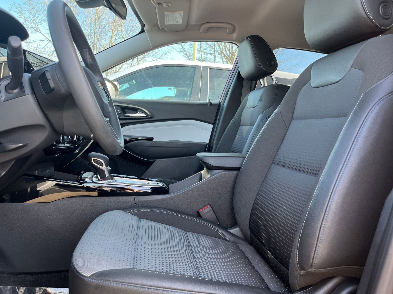 Thumbnail: 2025 Chevrolet Trax - 25