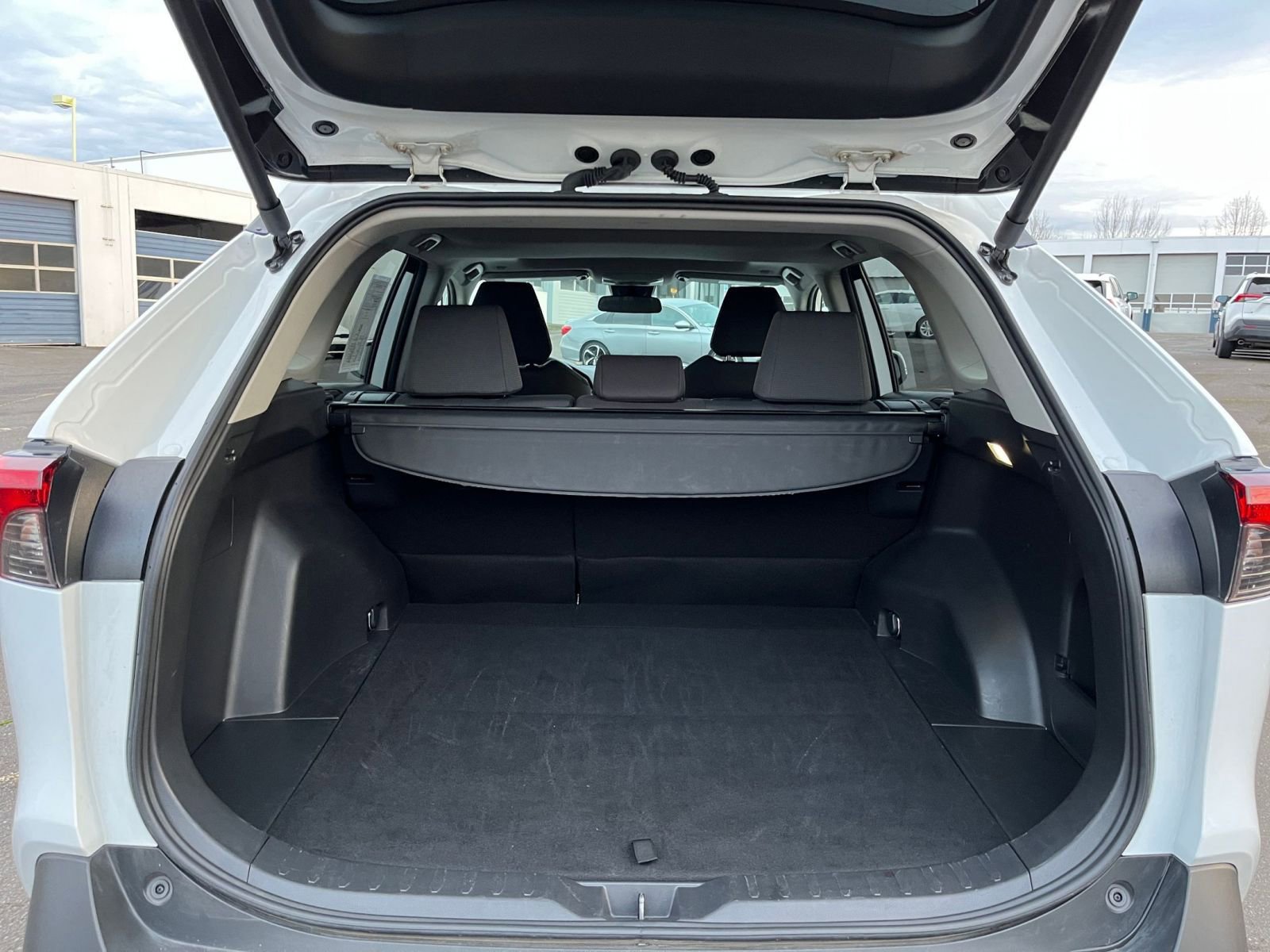 Thumbnail: 2025 Toyota RAV4 - 35