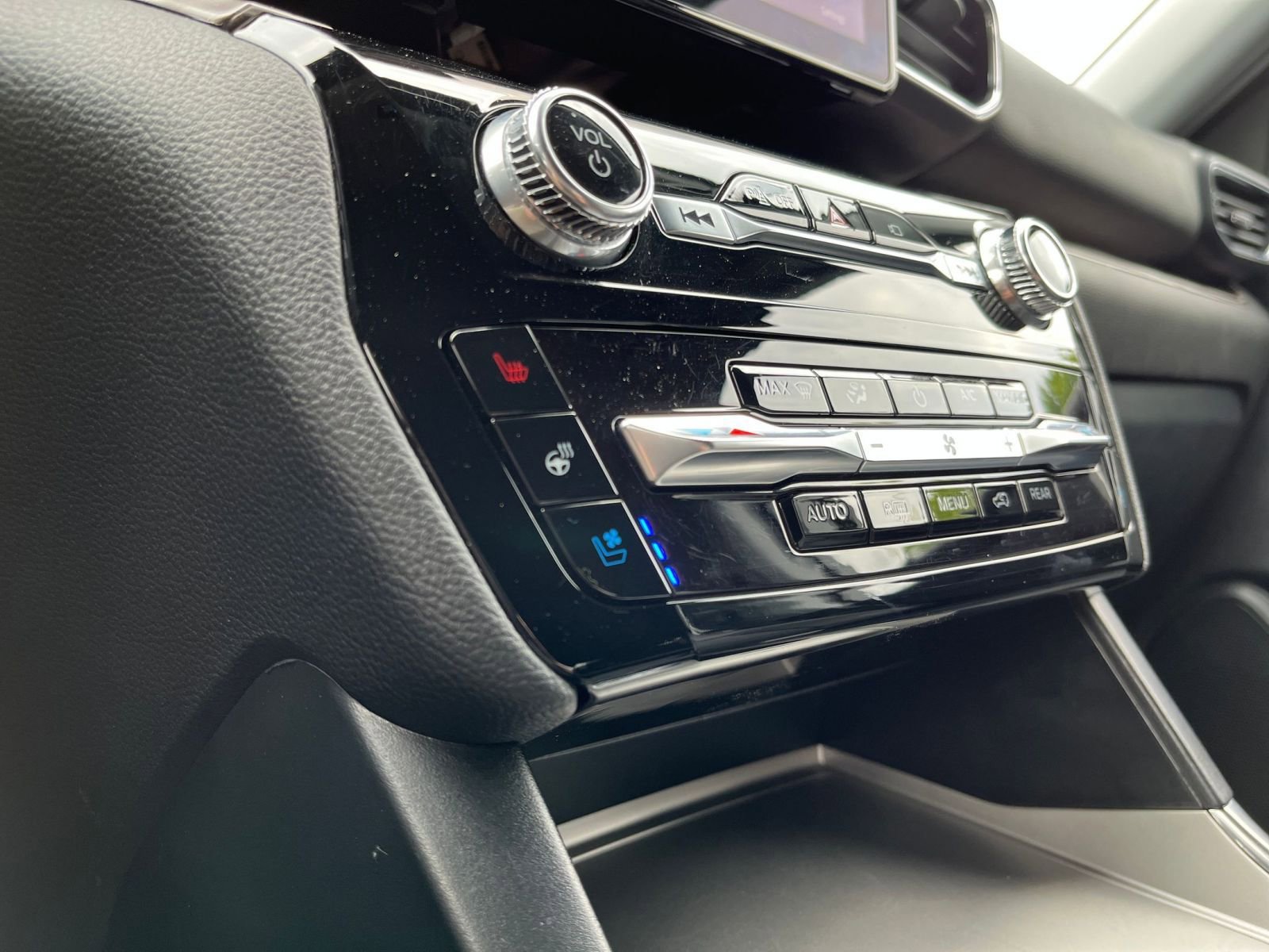 Thumbnail: 2023 Ford Explorer - 22