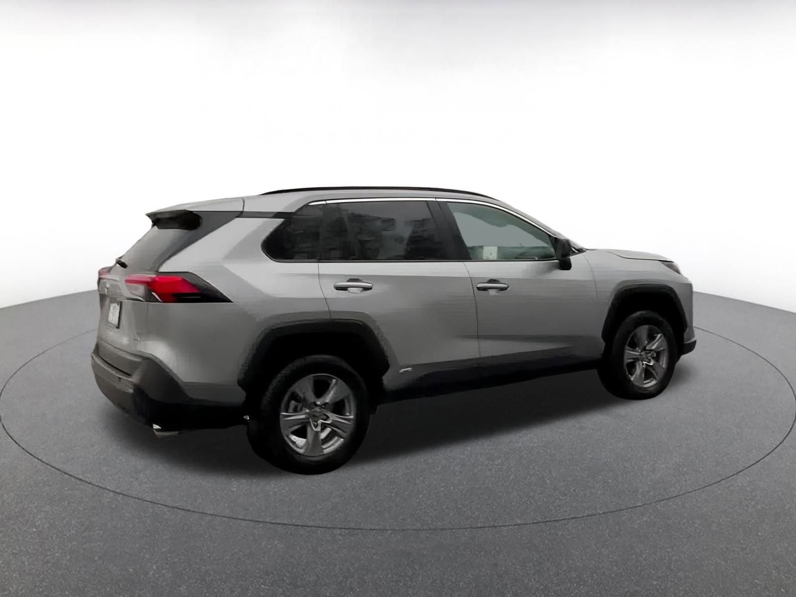 Thumbnail: 2025 Toyota RAV4 - 15