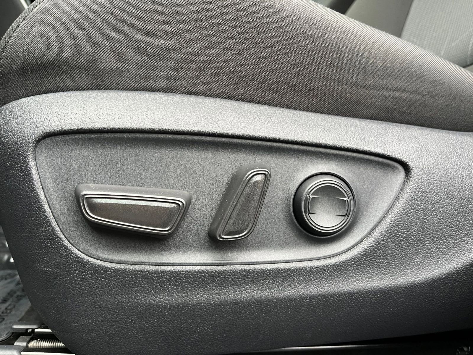 Thumbnail: 2025 Toyota RAV4 - 23