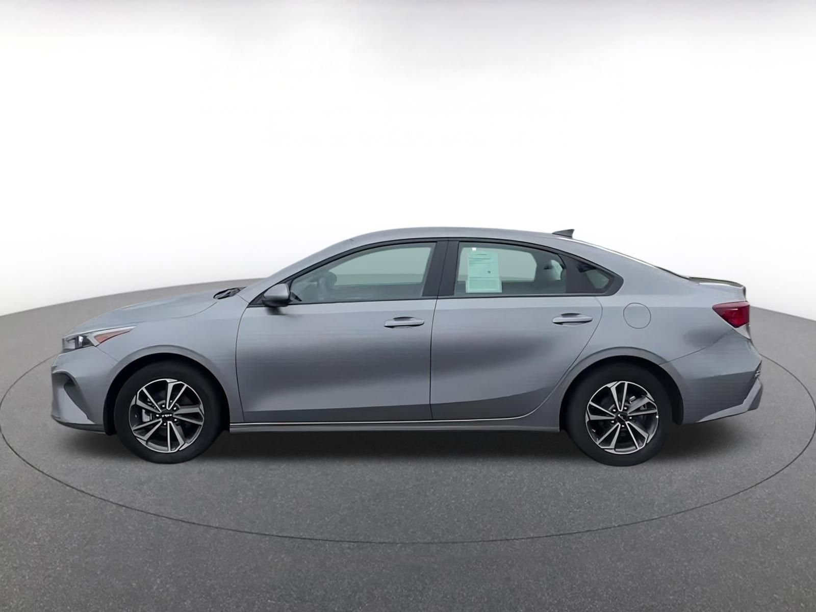 Thumbnail: 2024 Kia Forte - 10