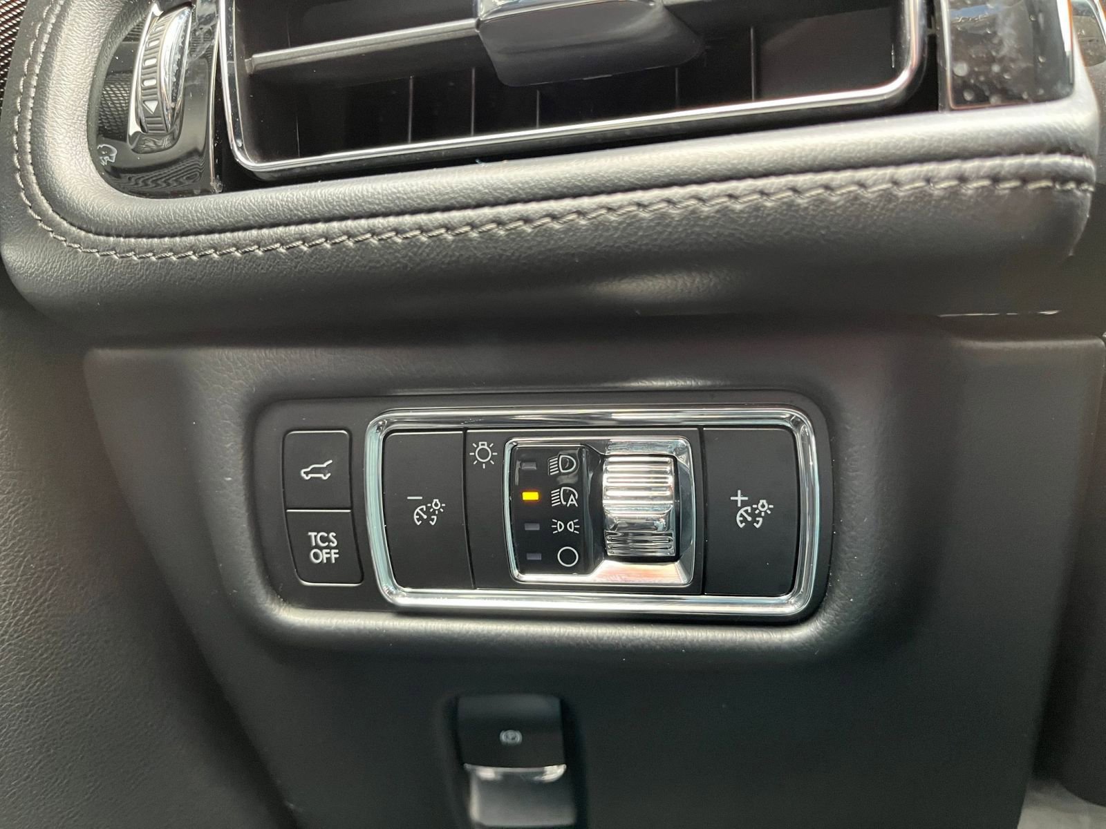 Thumbnail: 2023 Lincoln Nautilus - 20