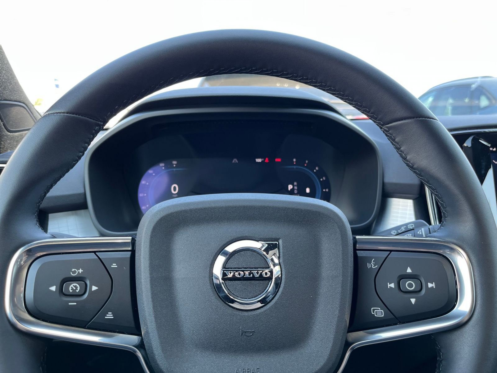 Thumbnail: 2024 Volvo XC40 - 31