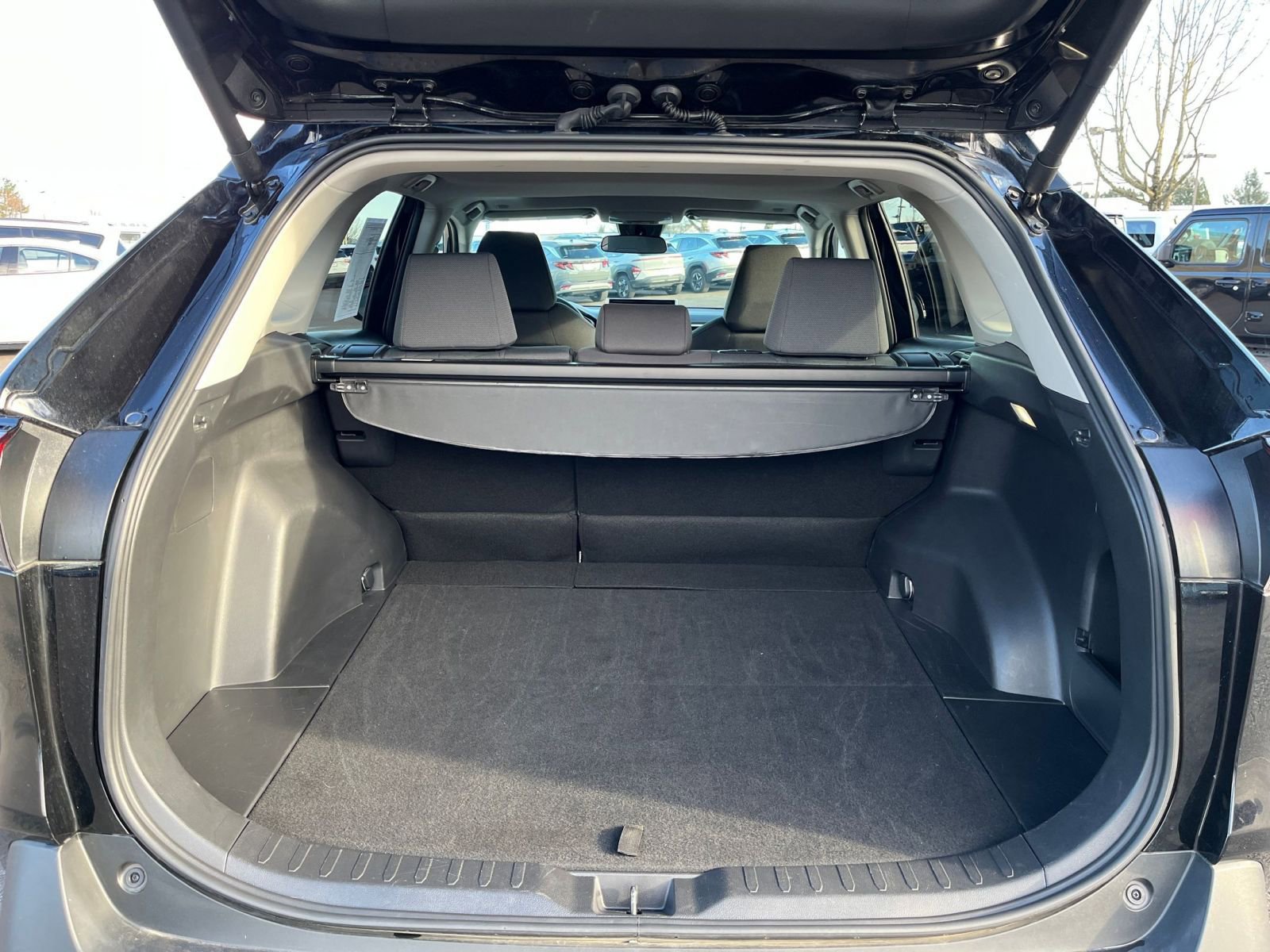 Thumbnail: 2025 Toyota RAV4 - 35