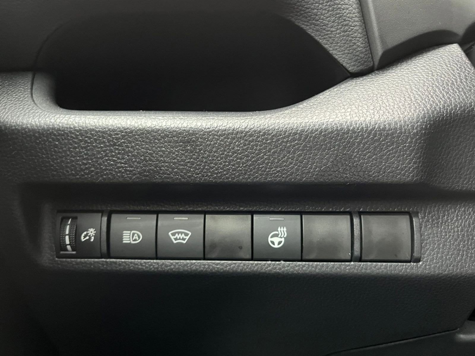 Thumbnail: 2025 Toyota RAV4 - 20