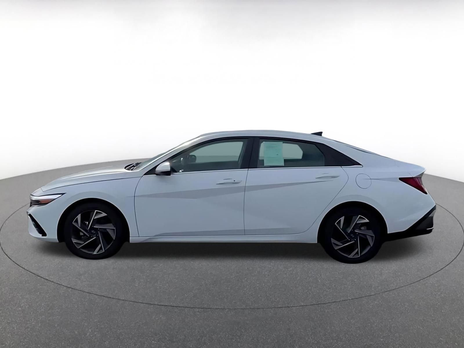 Thumbnail: 2025 Hyundai Elantra - 10