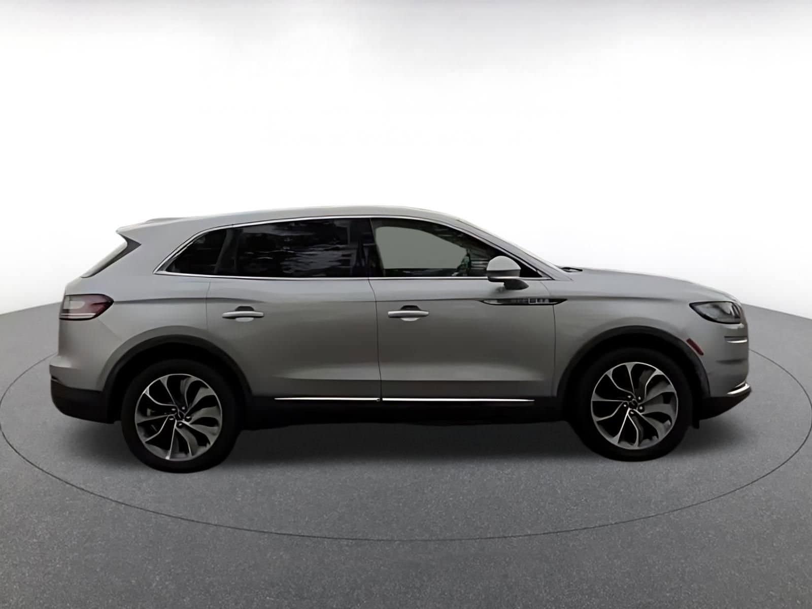 Thumbnail: 2023 Lincoln Nautilus - 15