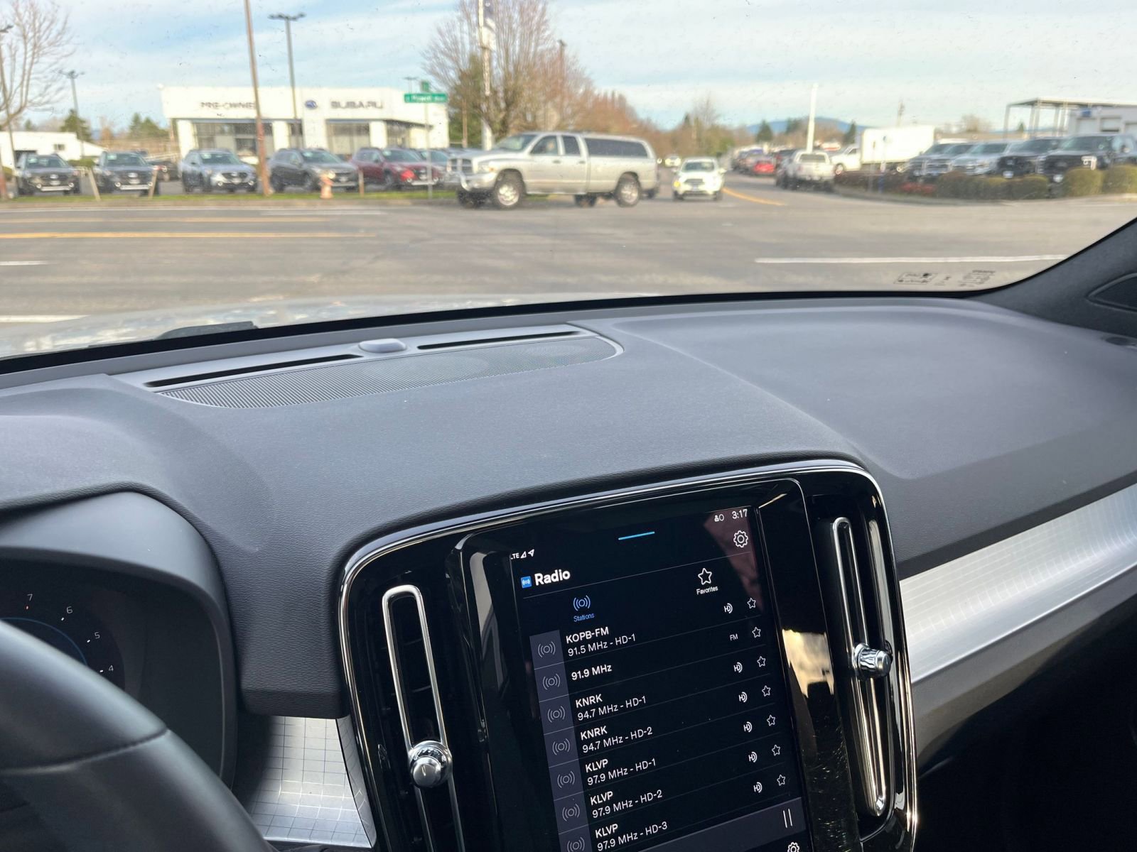 Thumbnail: 2024 Volvo XC40 - 20