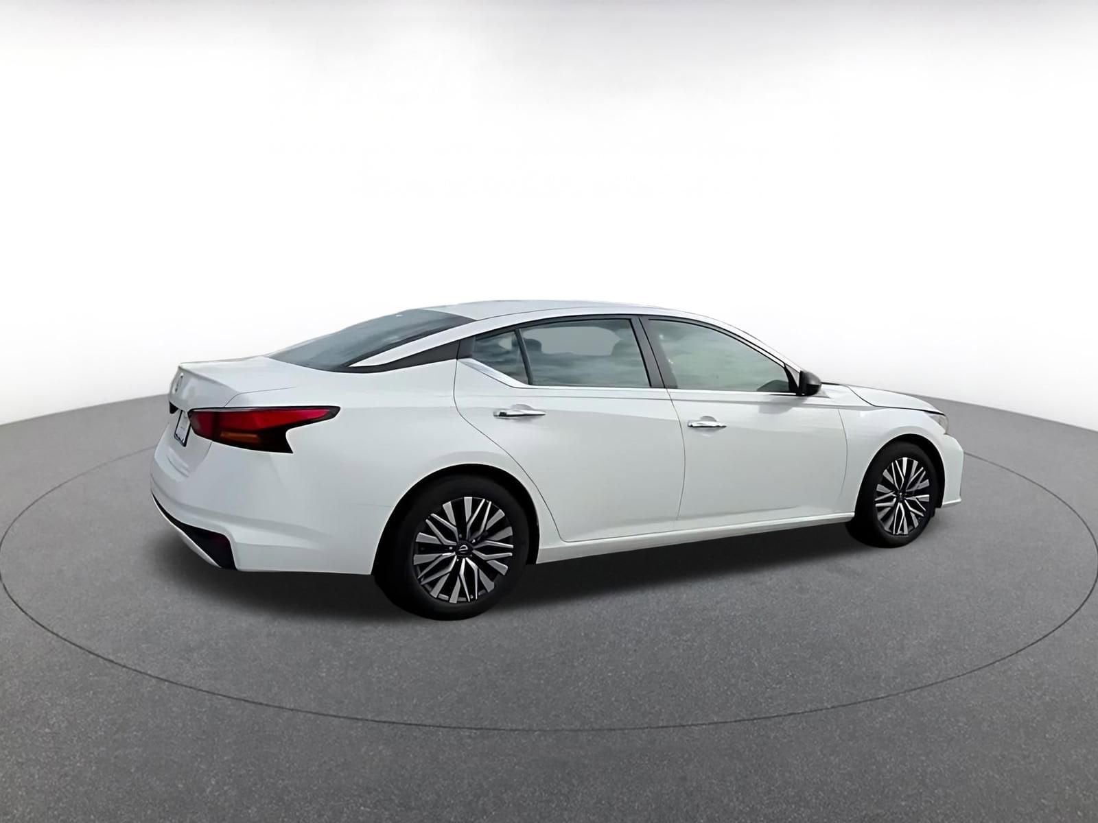 Thumbnail: 2025 Nissan Altima - 14