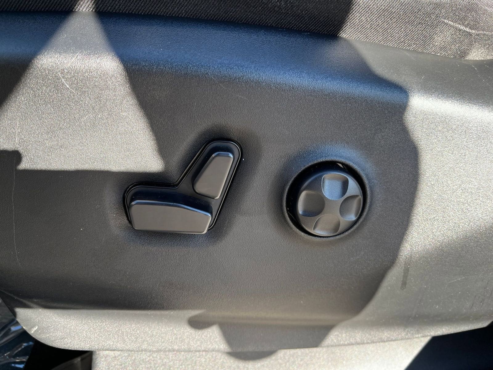 2023 Chrysler Pacifica Hybrid Limited 25