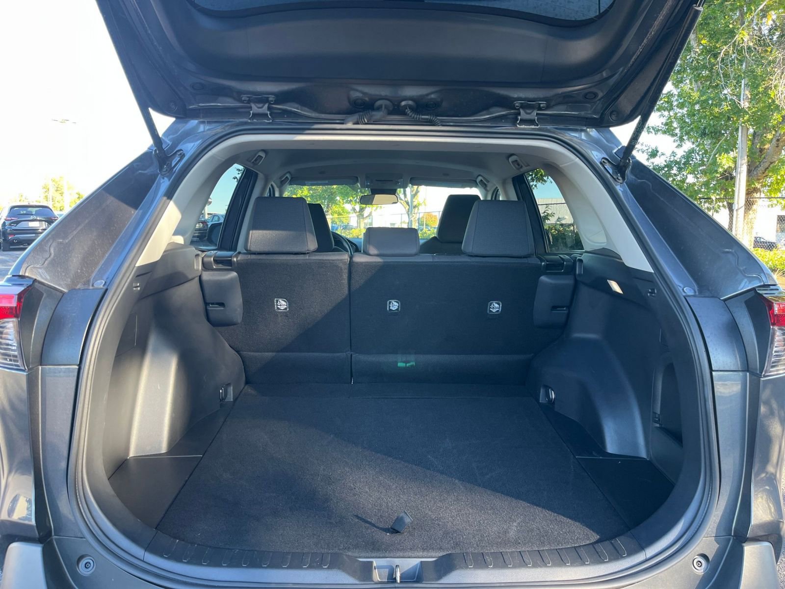 Thumbnail: 2025 Toyota RAV4 - 32