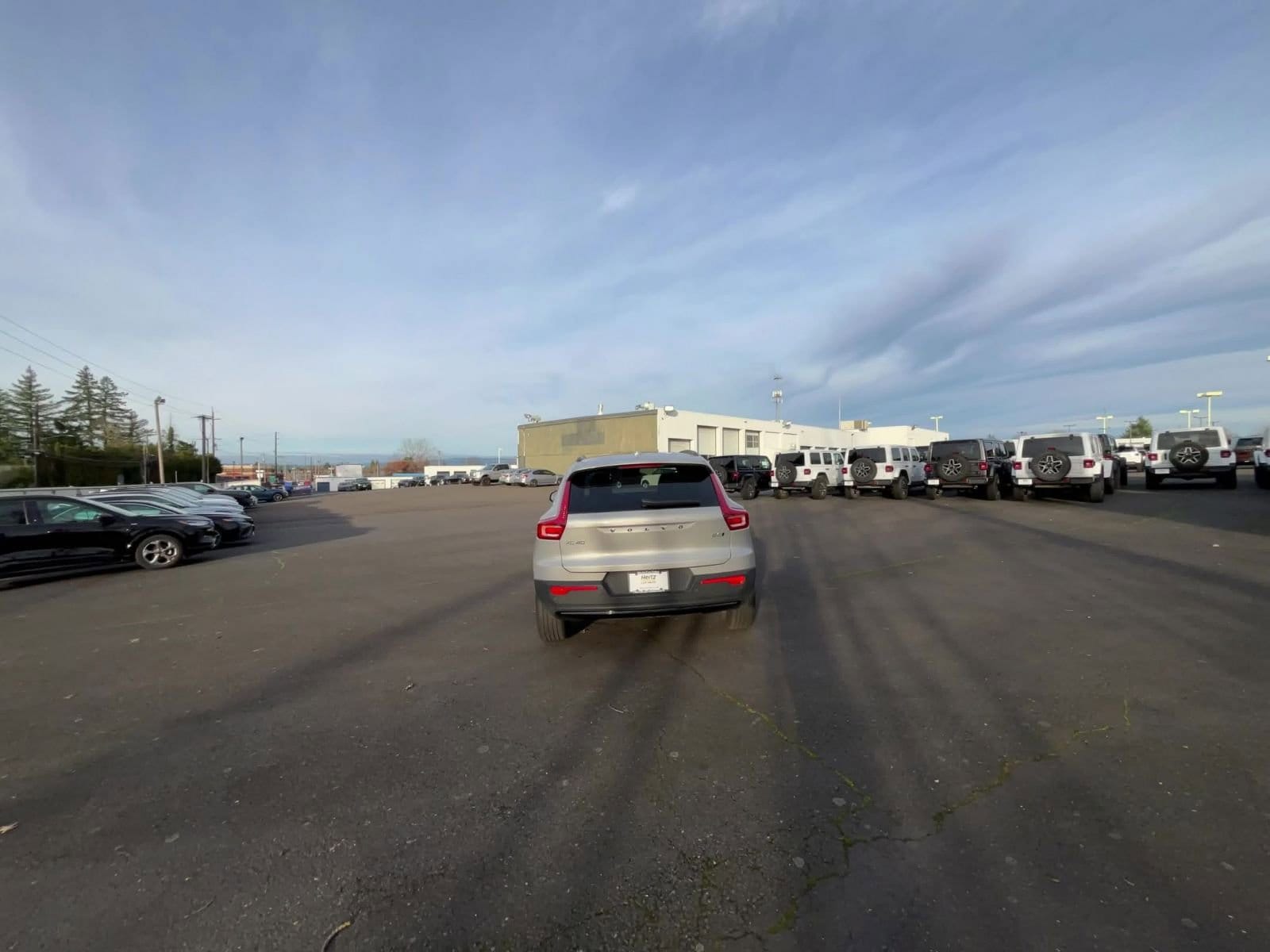 Thumbnail: 2024 Volvo XC40 - 16