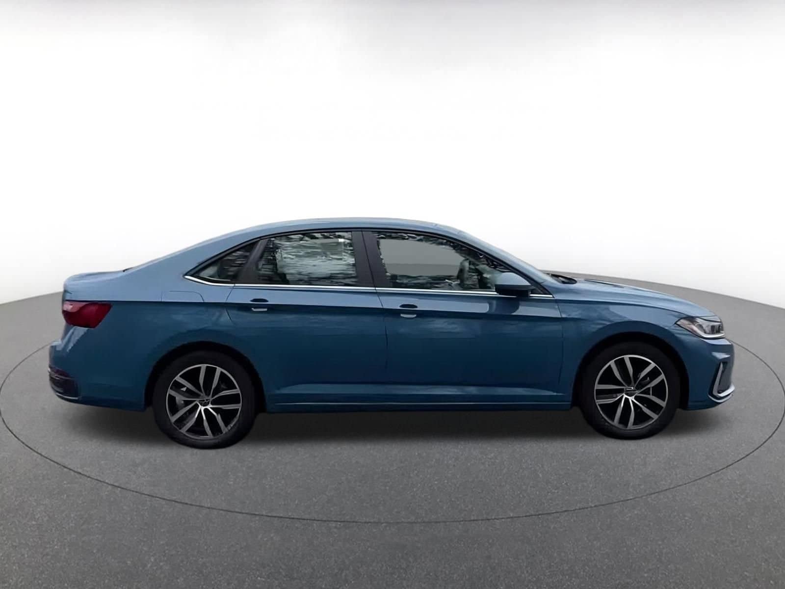 Thumbnail: 2025 Volkswagen Jetta - 15