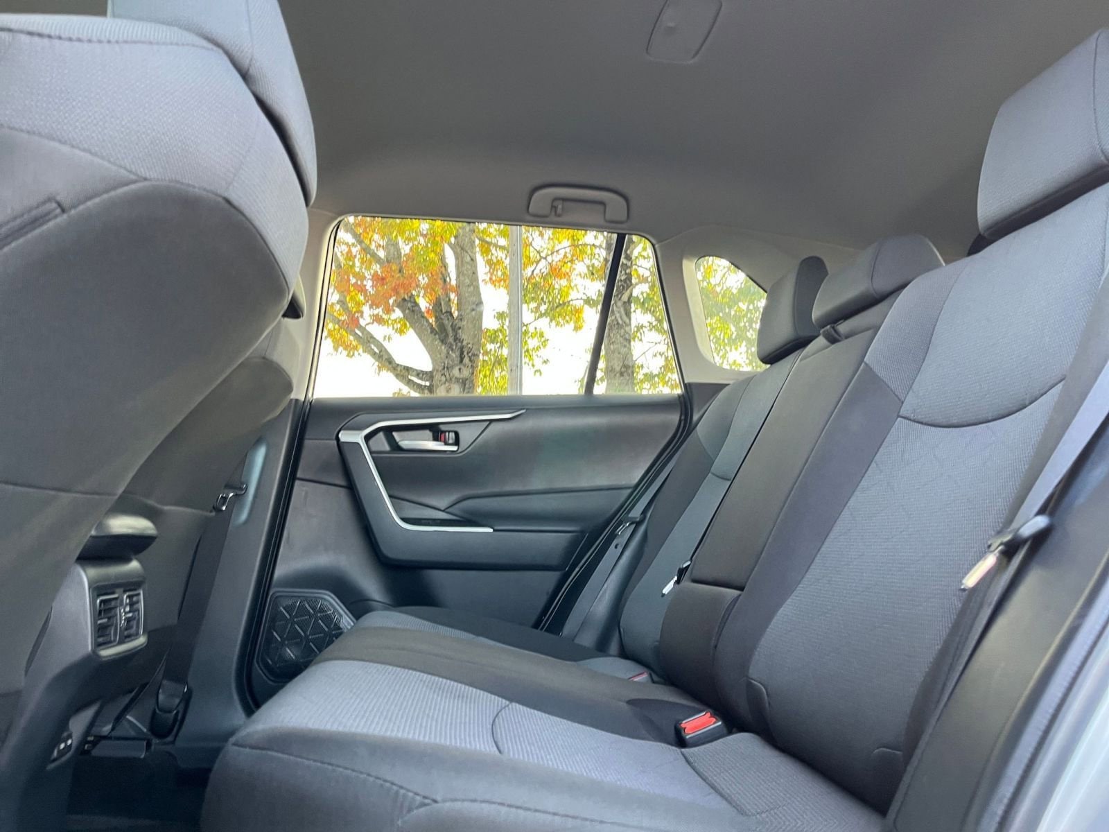 Thumbnail: 2025 Toyota RAV4 - 25