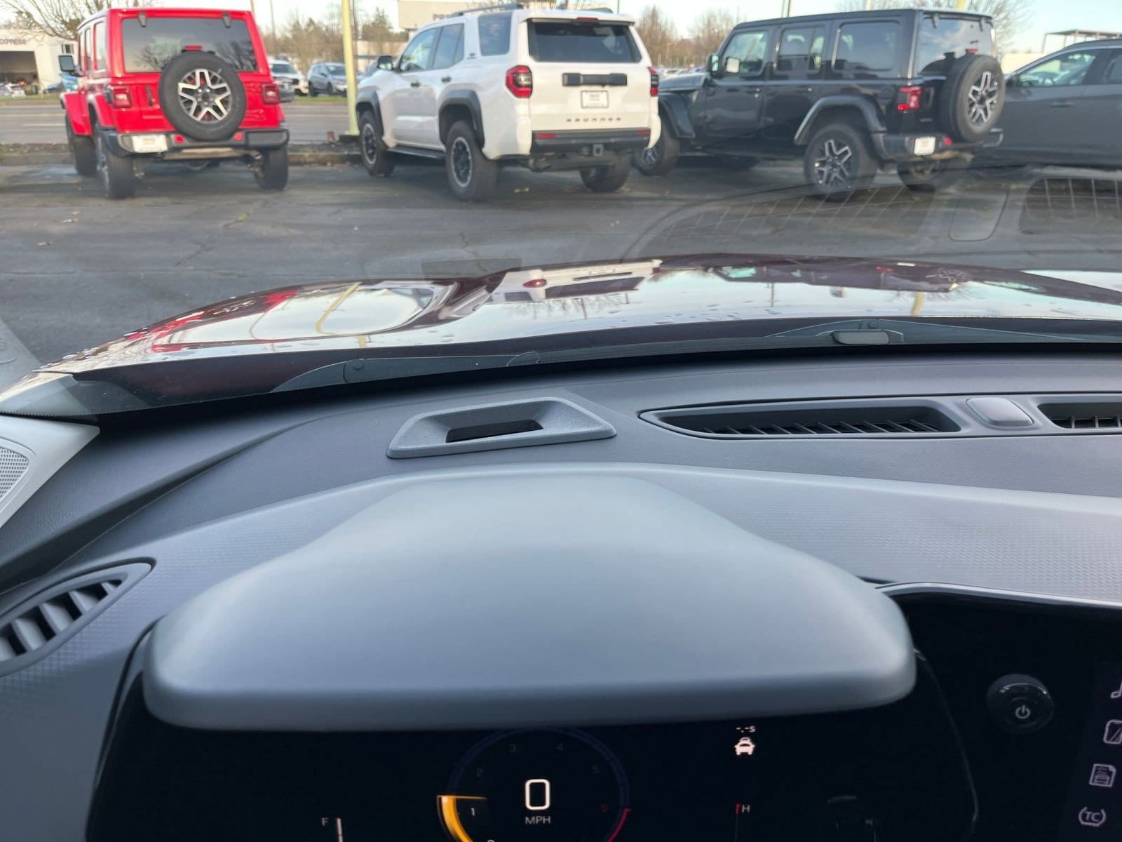 Thumbnail: 2025 Chevrolet Trax - 32