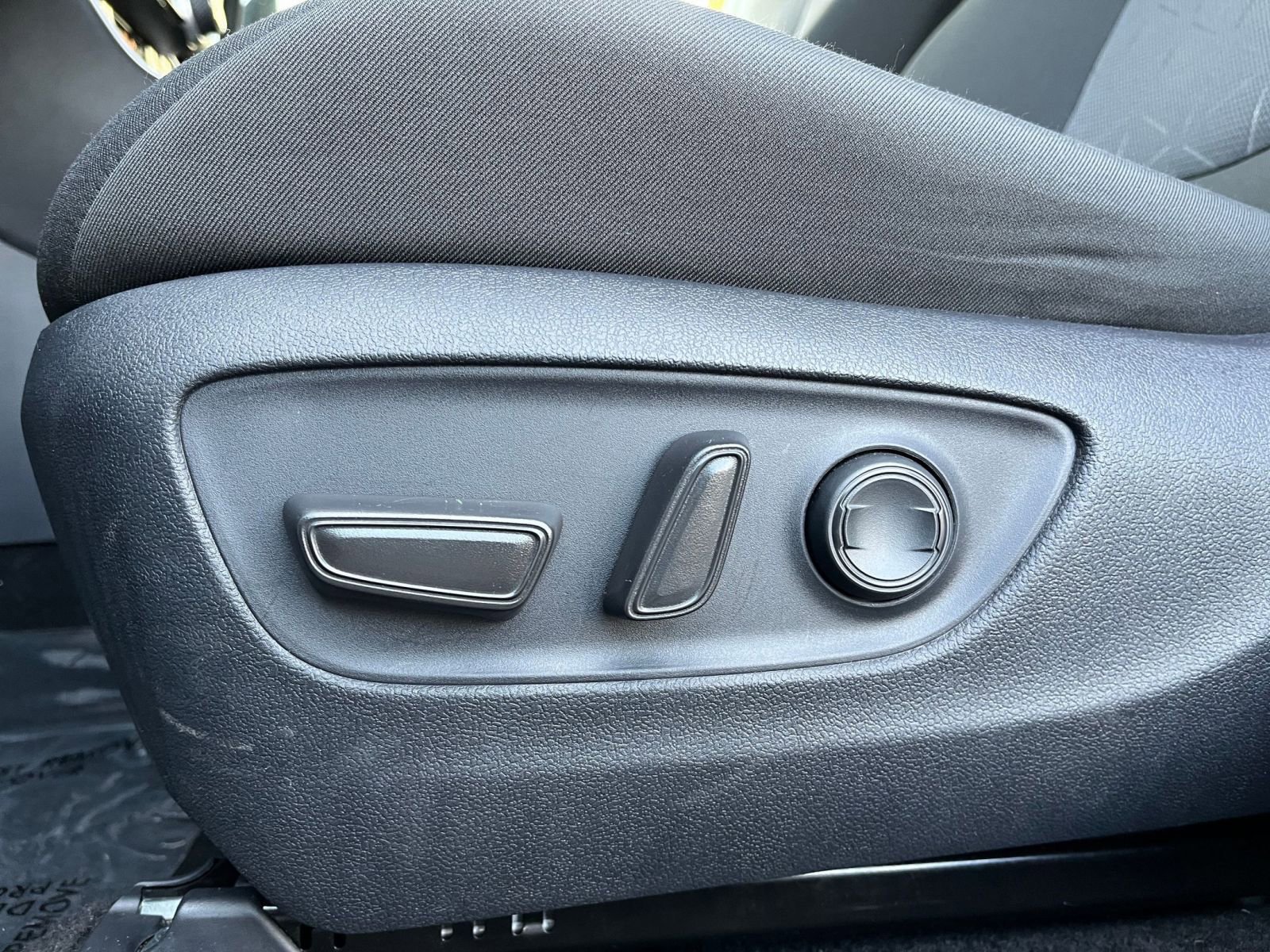 Thumbnail: 2025 Toyota RAV4 - 23