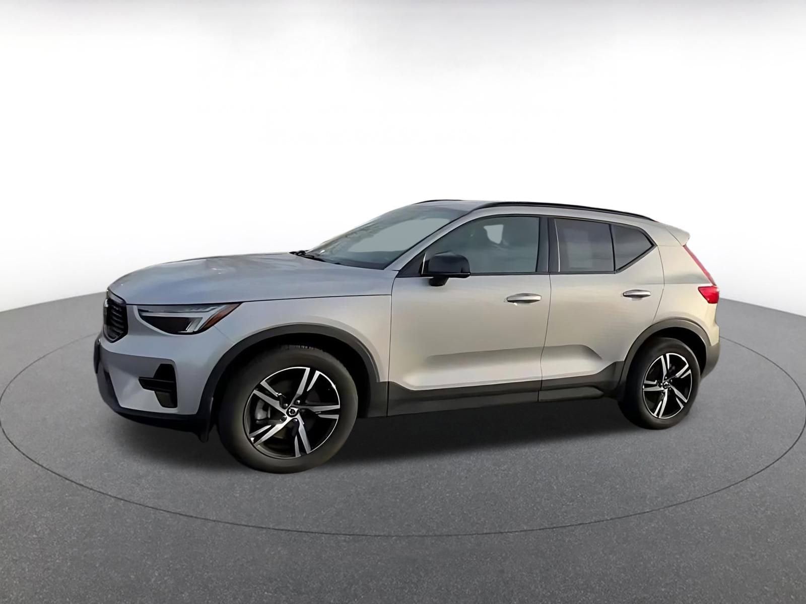 Thumbnail: 2024 Volvo XC40 - 8