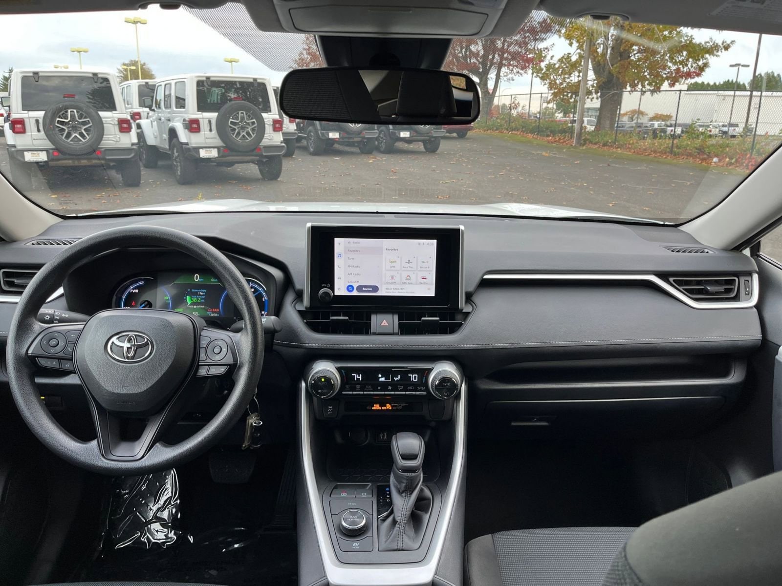 Thumbnail: 2025 Toyota RAV4 - 34