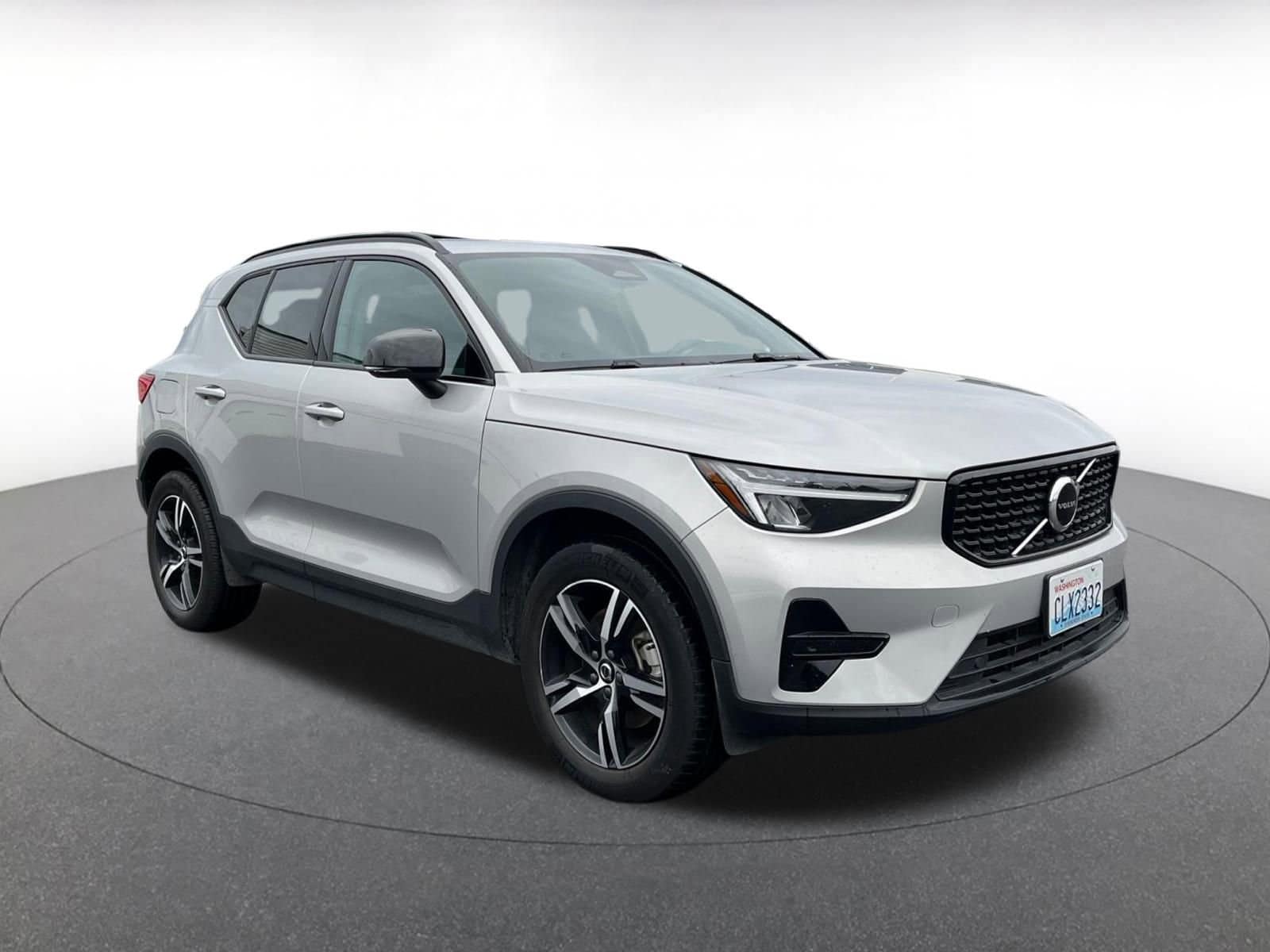 Thumbnail: 2024 Volvo XC40 - 1