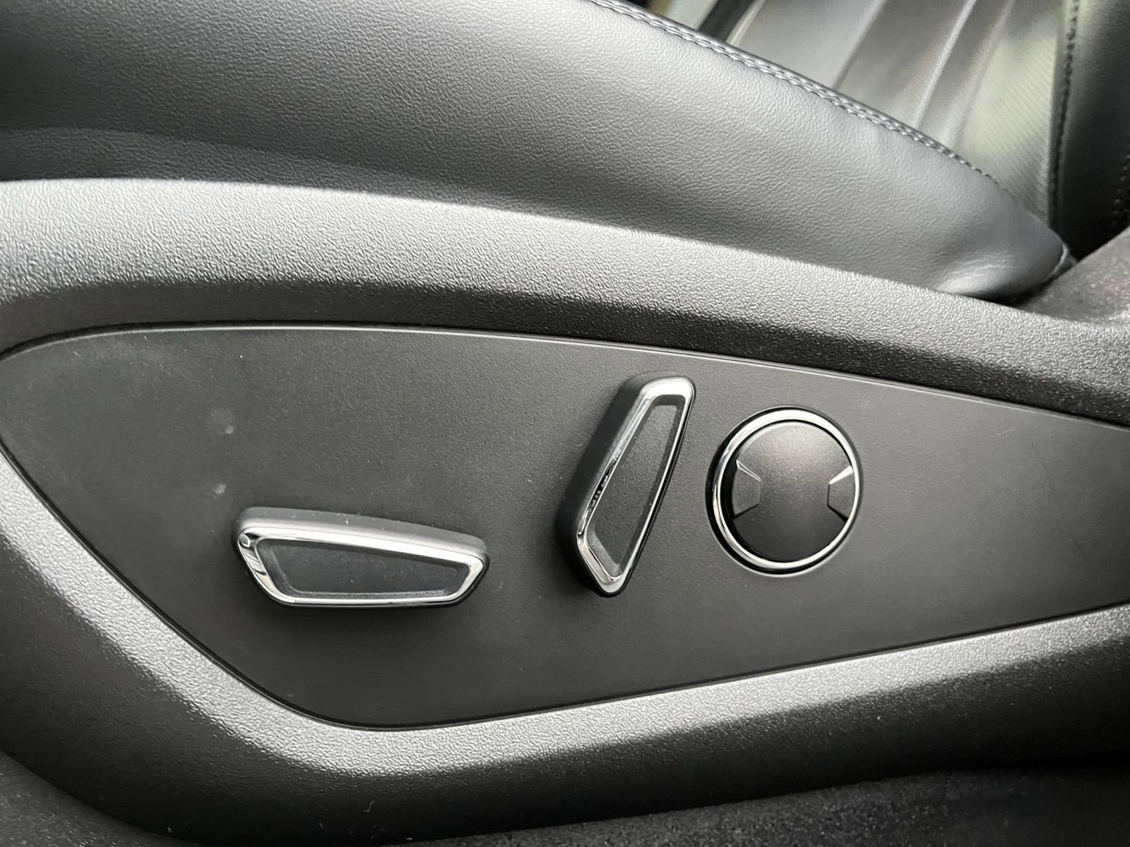 Thumbnail: 2023 Lincoln Nautilus - 25