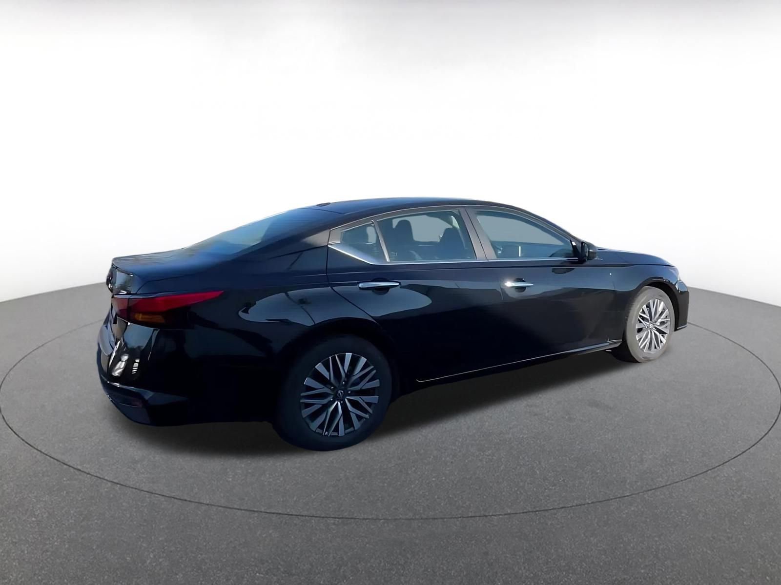 Thumbnail: 2025 Nissan Altima - 15