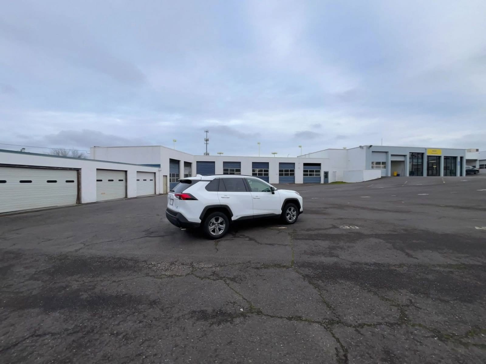 Thumbnail: 2025 Toyota RAV4 - 15